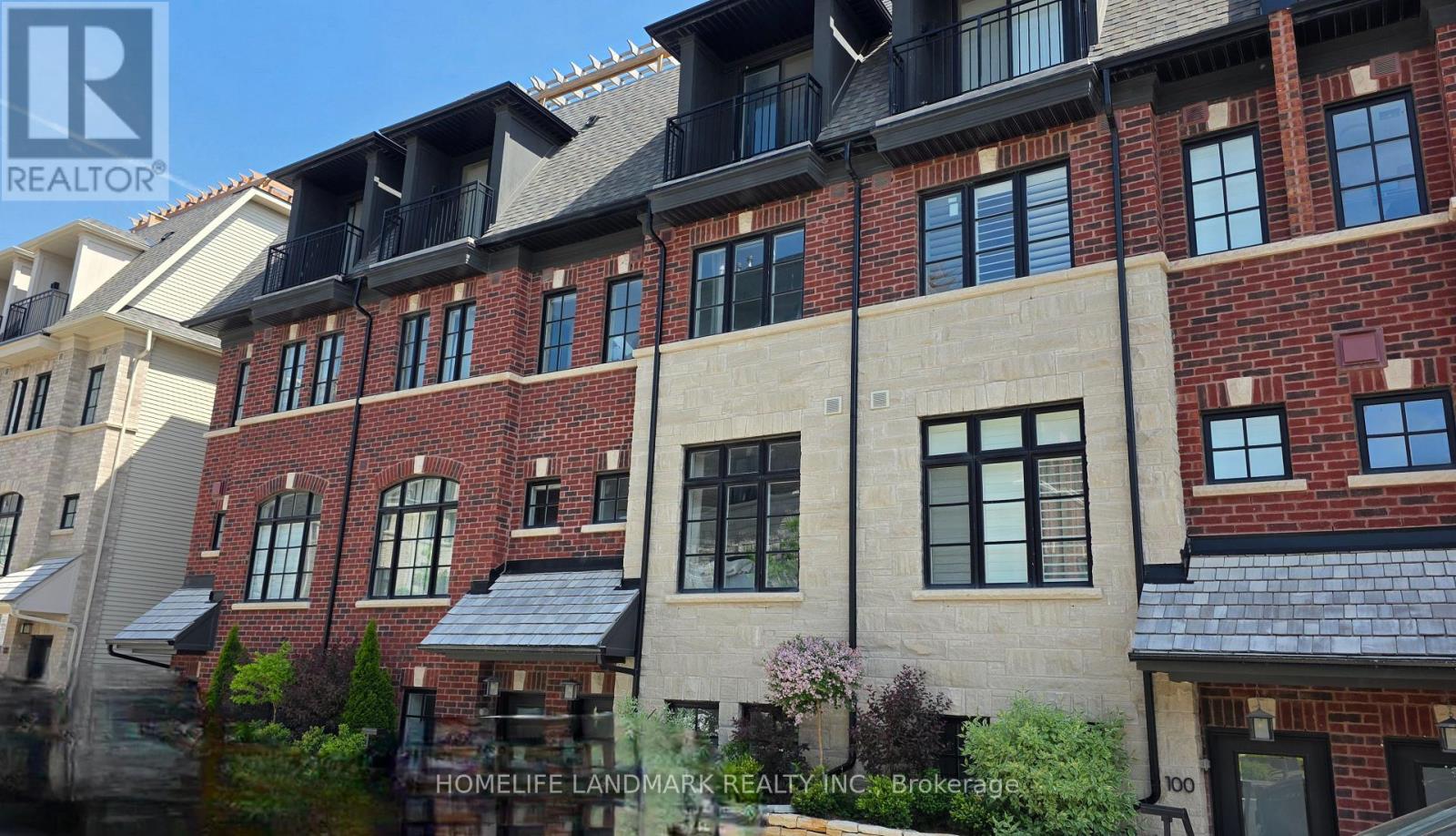 Row / Townhouse for Sale in 101 - 21 WASDALE ROAD|Mississauga (Streetsville), Ontario L5M2R2