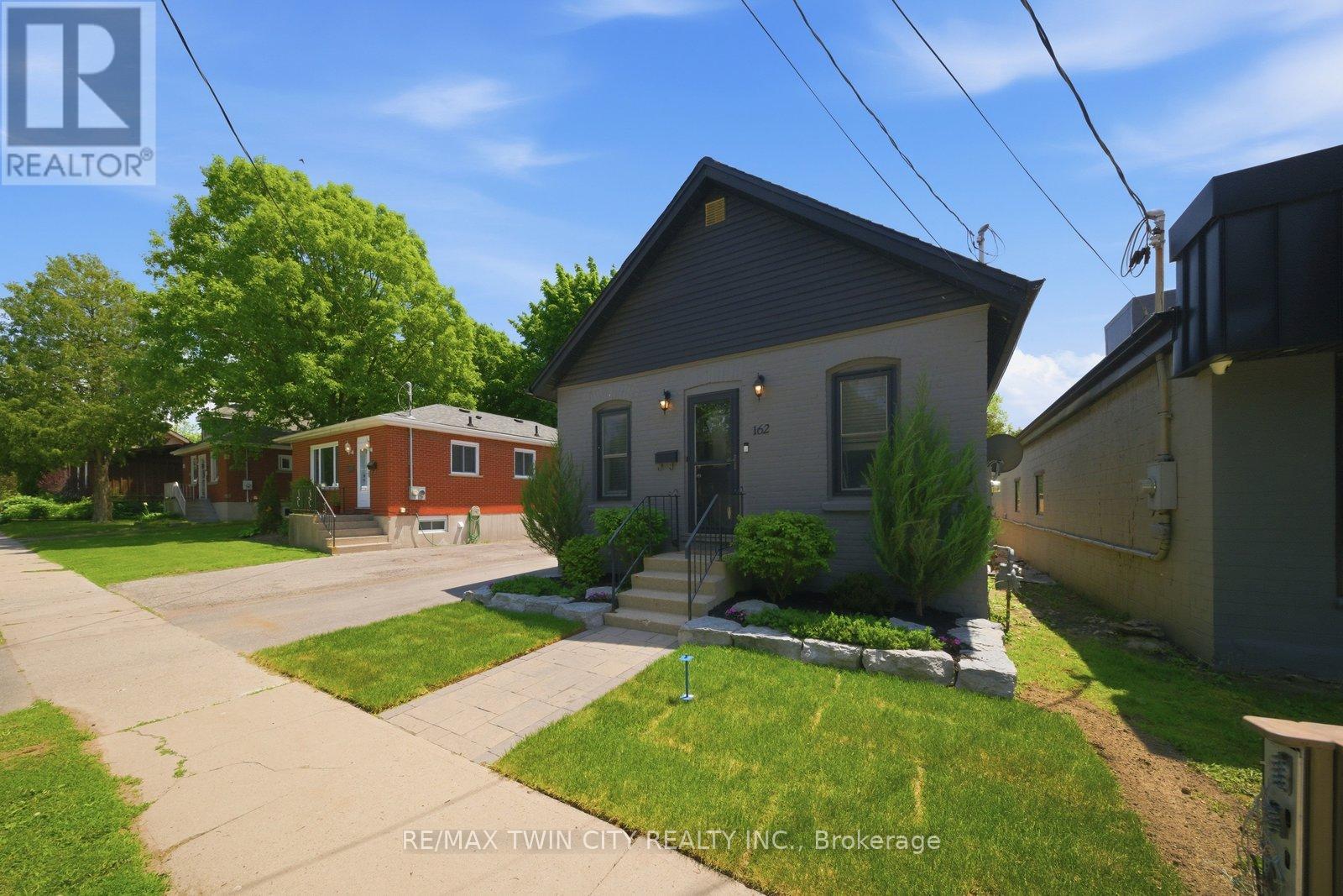 162 GRAND RIVER AVENUE, Brantford, Ontario N3T4X6