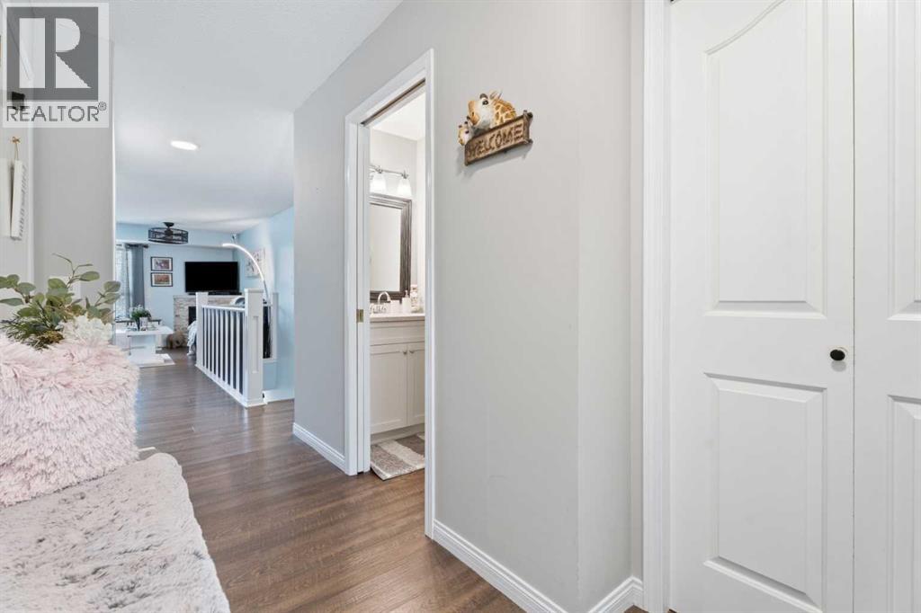 Row / Townhouse for Sale in 120 Mt Aberdeen Manor SE|Calgary, Alberta T2Z3N8 5