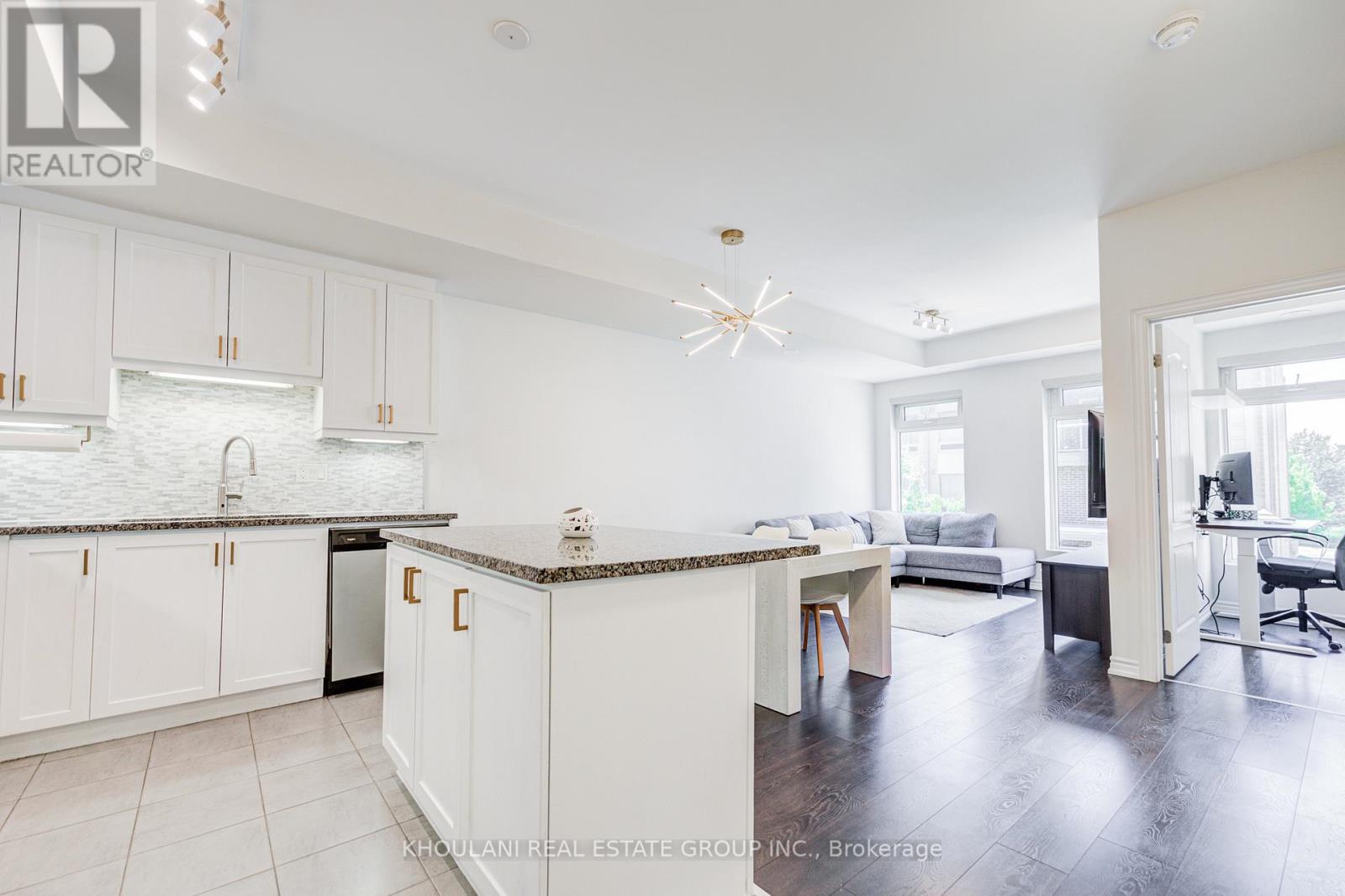 Row / Townhouse for Sale in 240 - 11 APPLEWOOD LANE|Toronto (Etobicoke West Mall), Ontario M9C0C1 5