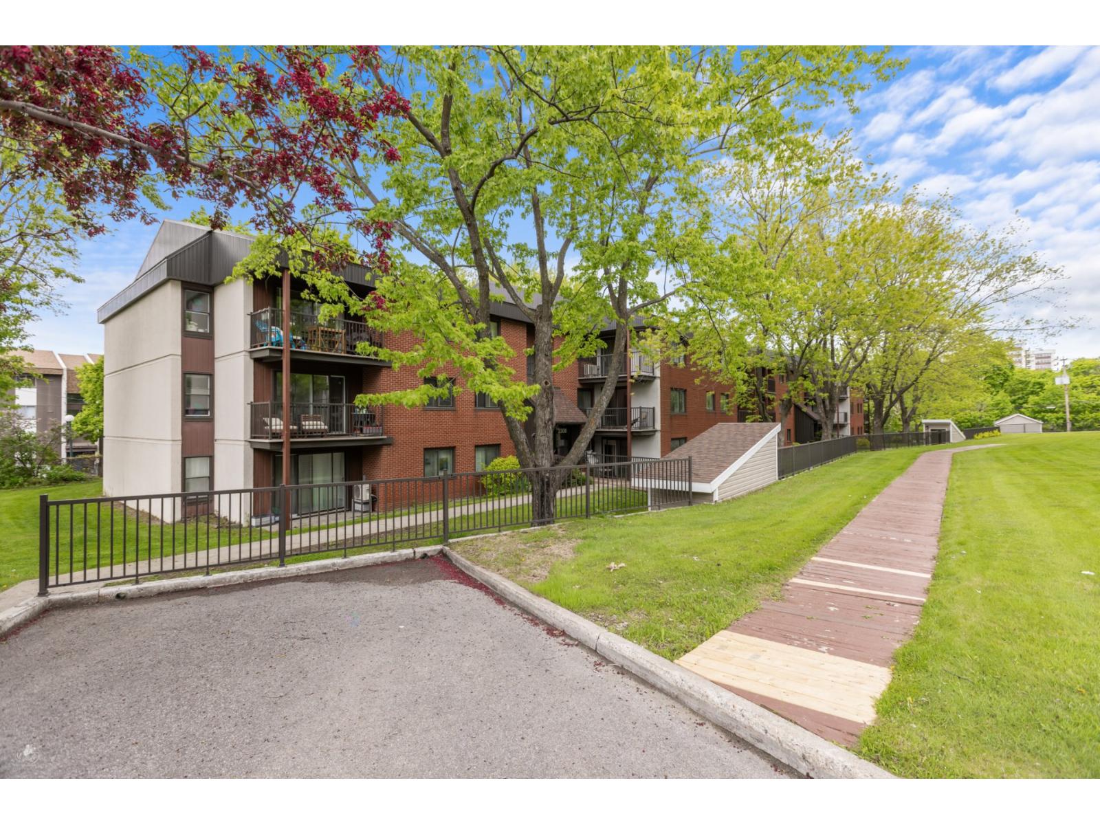 2308 Av. Chapdelaine, #203, Québec (Sainte-Foy/Sillery/Cap-Rouge), Quebec G1V1N1
