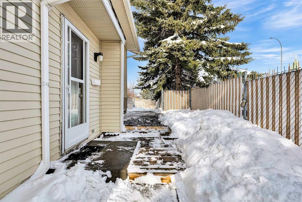 House for Sale in 295 Edgepark Boulevard NW|Calgary, Alberta T3A4K4 3