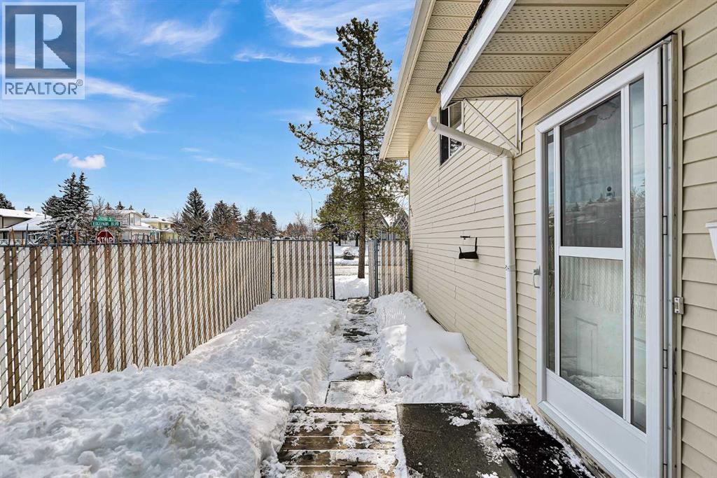 House for Sale in 295 Edgepark Boulevard NW|Calgary, Alberta T3A4K4 4
