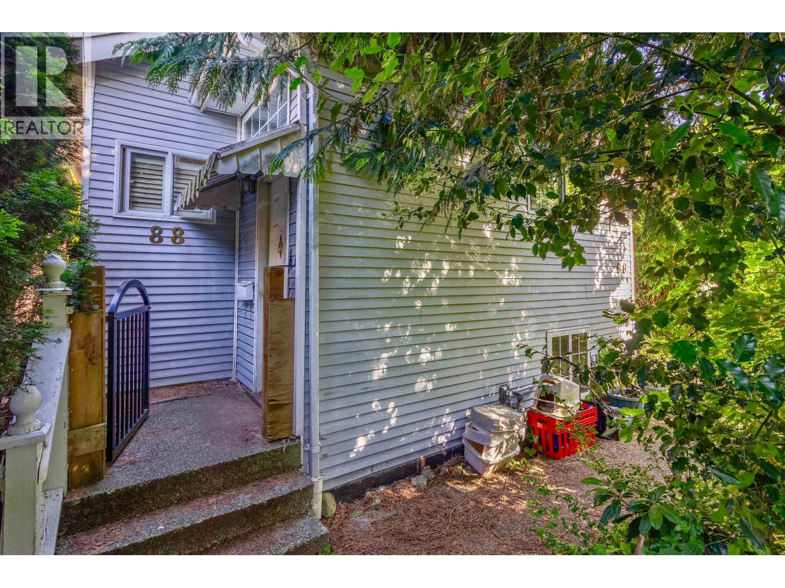 88 FELL AVENUE|Burnaby, British Columbia V5B3Y2