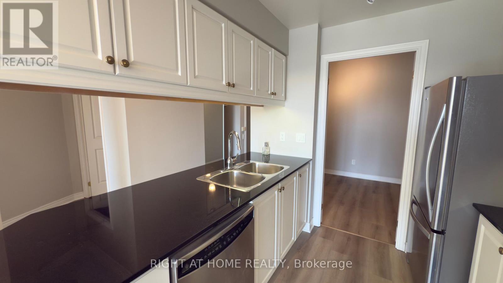703 - 40 OLD MILL ROAD, Oakville (OO Old Oakville), Ontario L6J7W2