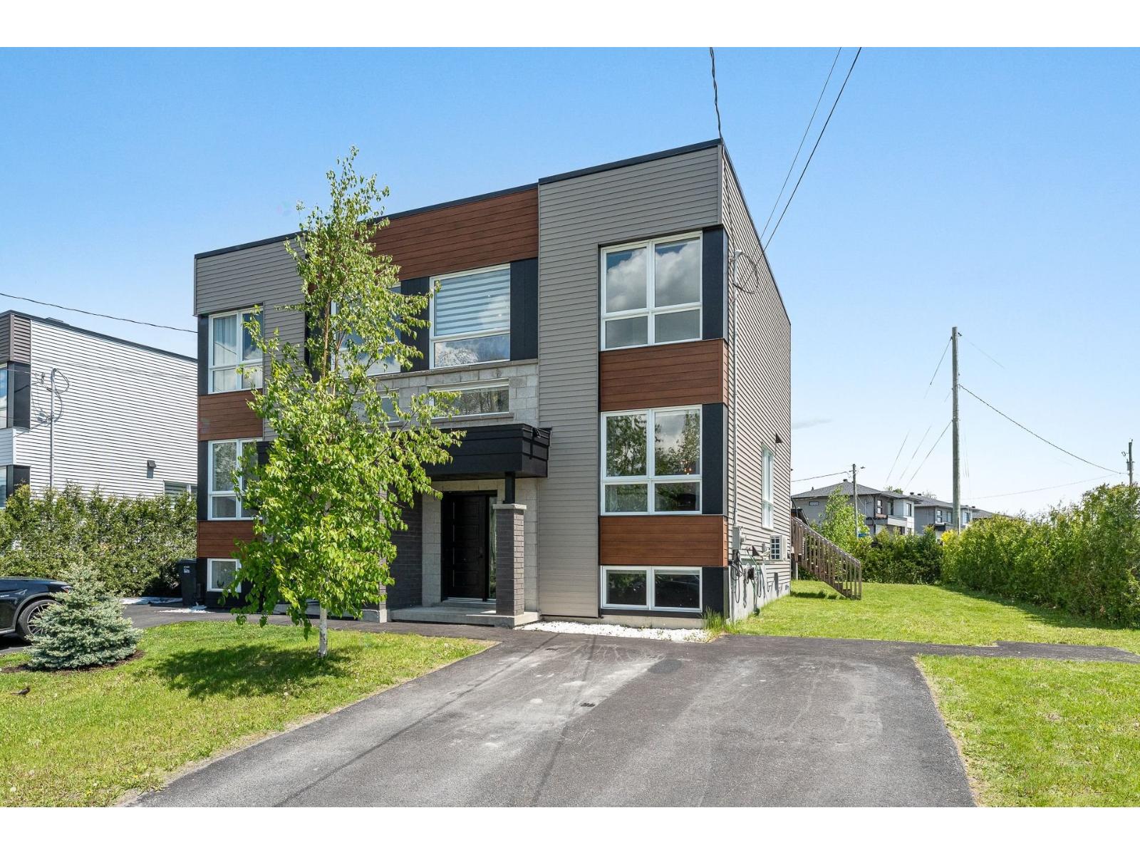 849 Rue Henri-IV
