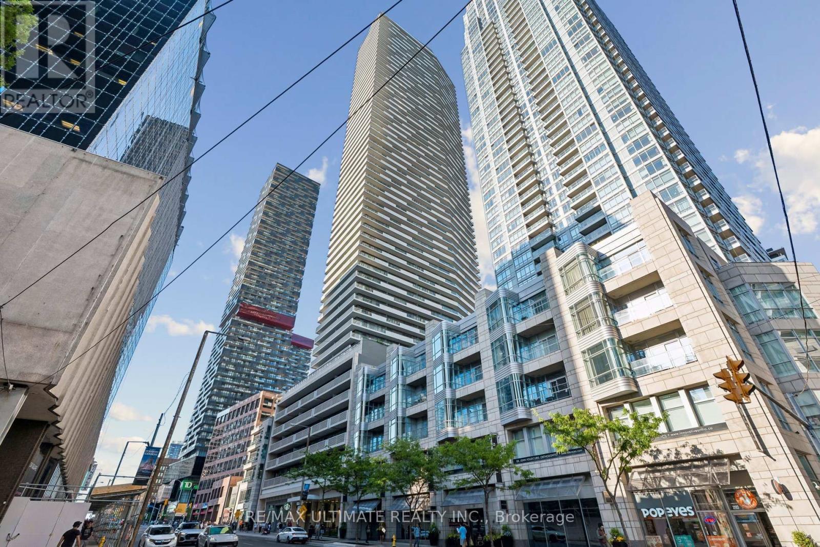 3905 - 2221 Yonge St