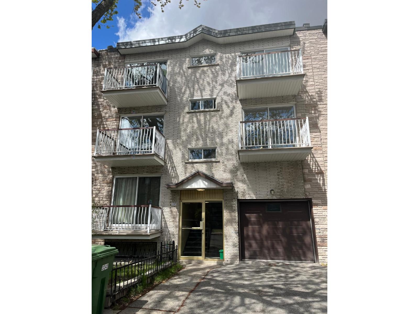 3245 Av. de la Pépinière