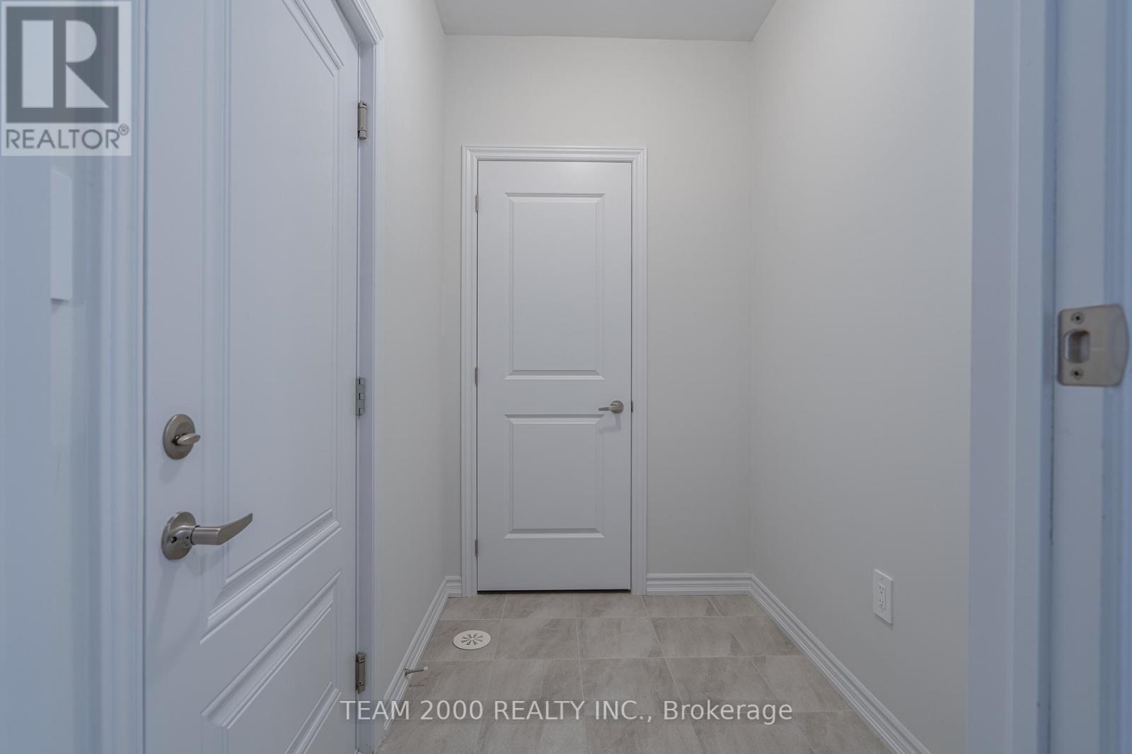 Row / Townhouse for Sale in 5942 SAIGON STREET|Mississauga (East Credit), Ontario L5V0E9 3