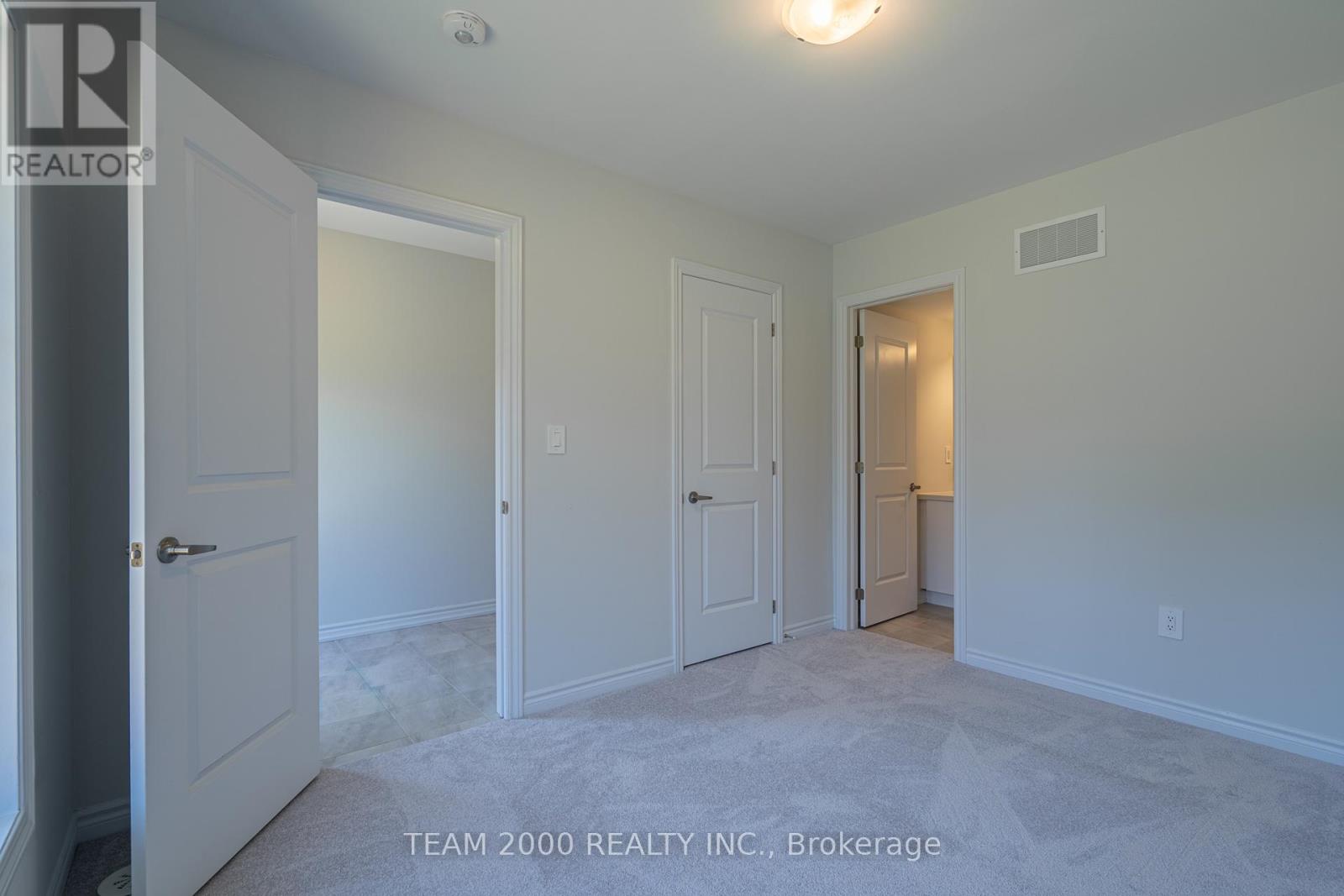 Row / Townhouse for Sale in 5942 SAIGON STREET|Mississauga (East Credit), Ontario L5V0E9 5