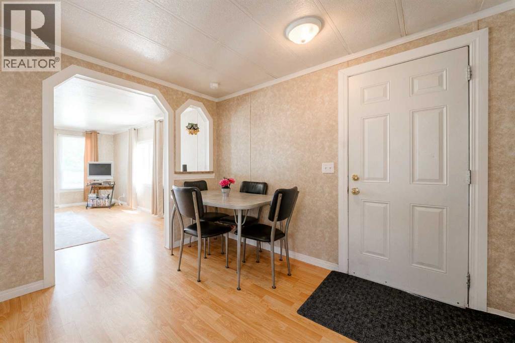 Mobile Home for Sale in 235, 6220 17 Avenue SE|Calgary, Alberta T2A0W6 2