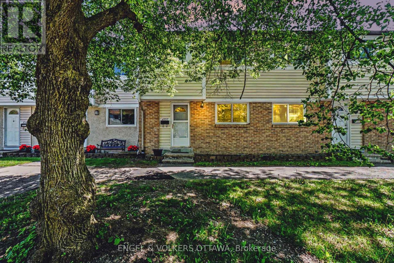 4557 DORA CRESCENT, Ottawa, Ontario K1J8S5