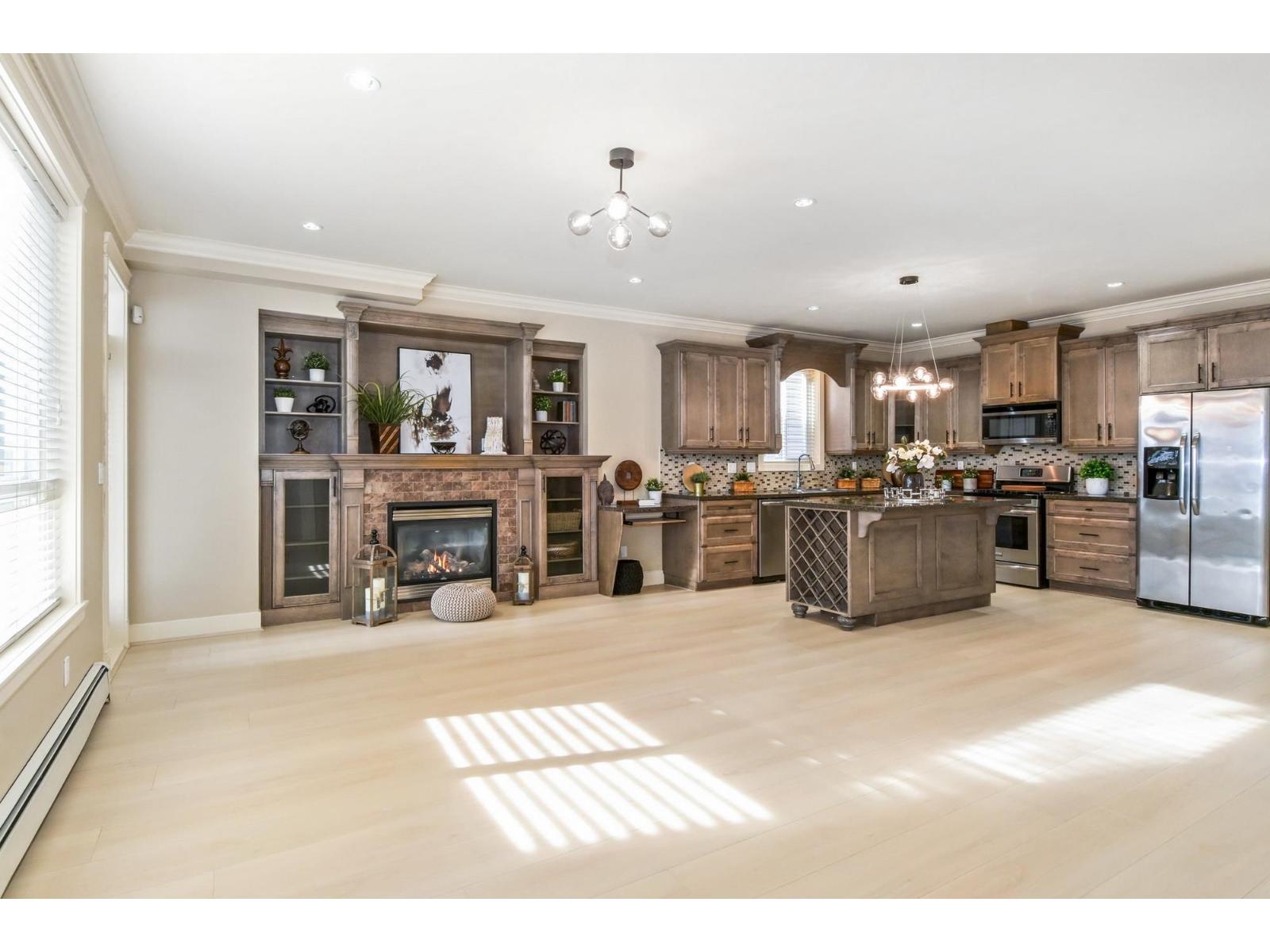 For sale: 19478 72 AVENUE, Surrey, British Columbia V4N5Z4
