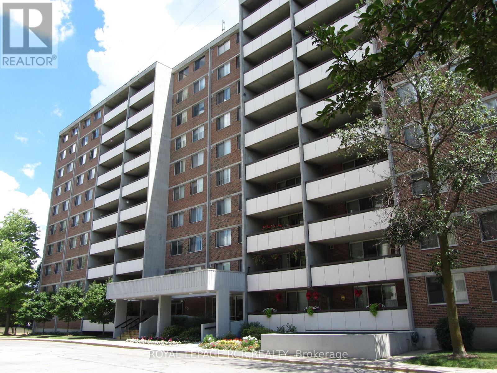 1011 - 40 WILLIAM ROE BOULEVARD