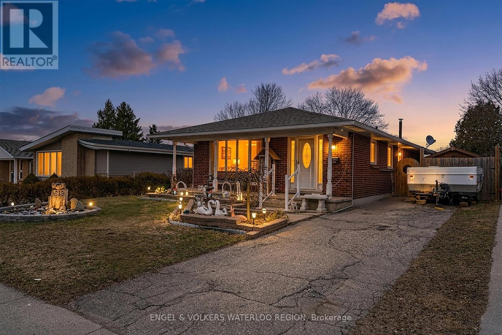 515 STRASBURG ROAD, Kitchener, Ontario N2E1P1