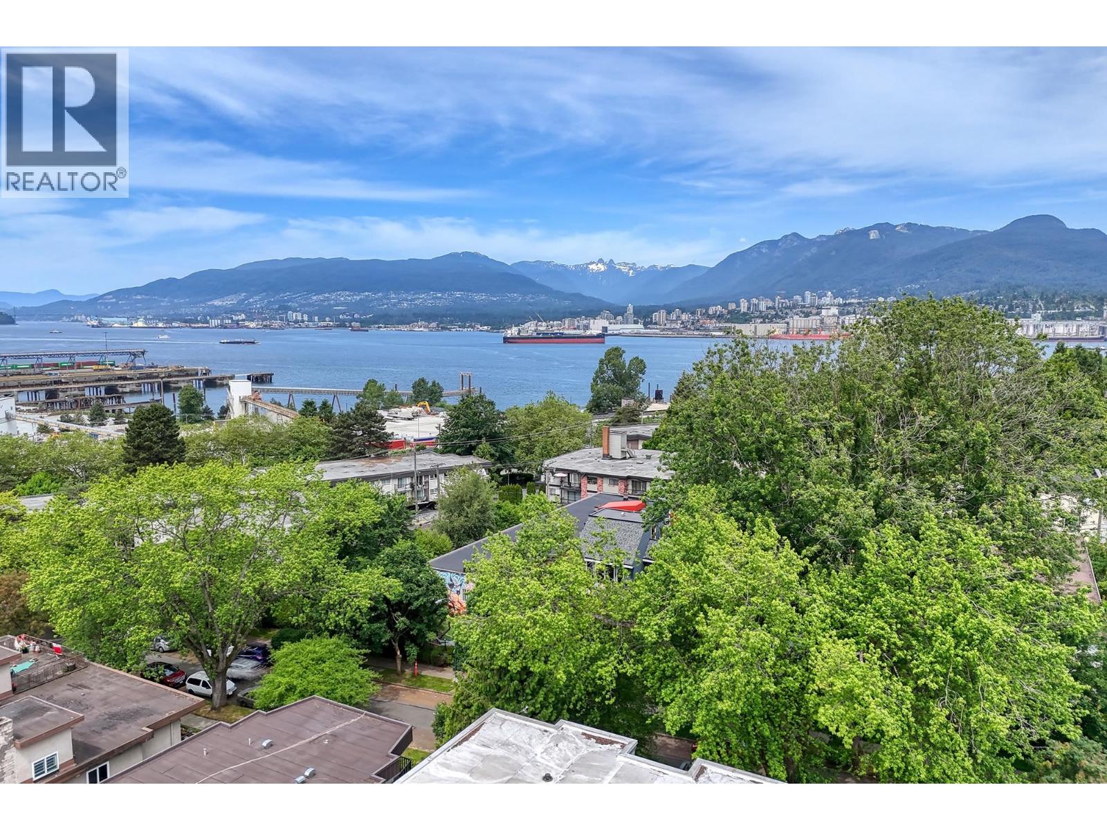 2215 DUNDAS STREET|Vancouver, British Columbia V5L1J9