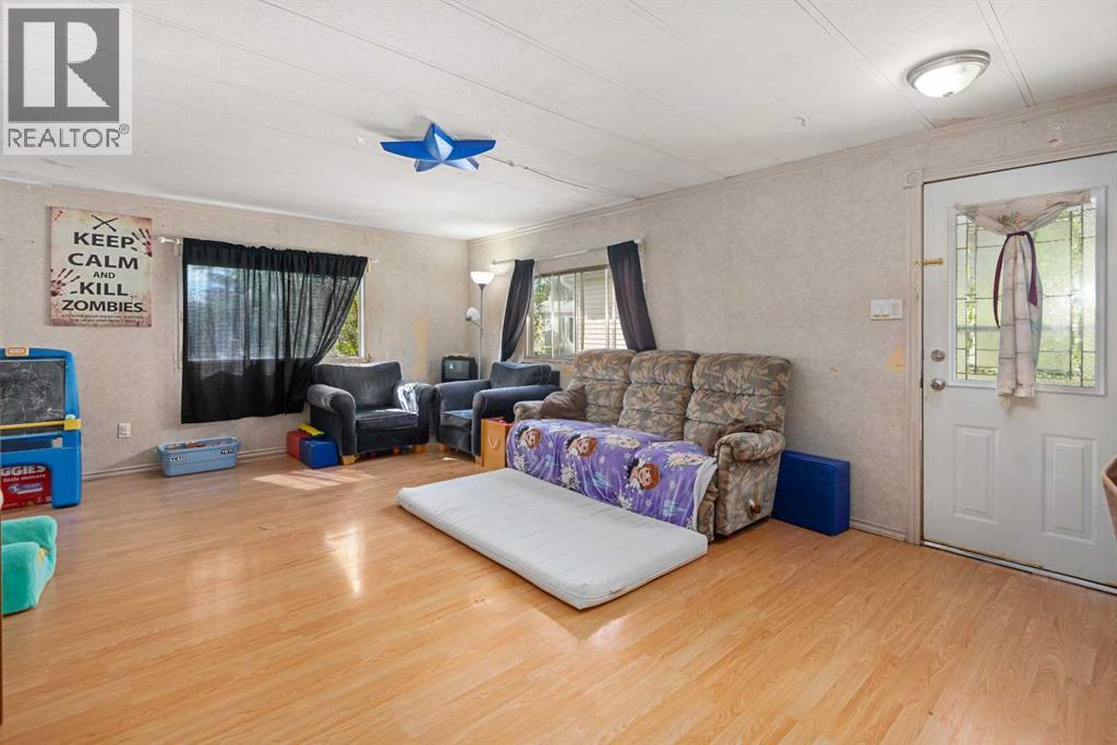 Mobile Home for Sale in 461, 3223 83 Street NW|Calgary, Alberta T3B5P3 2