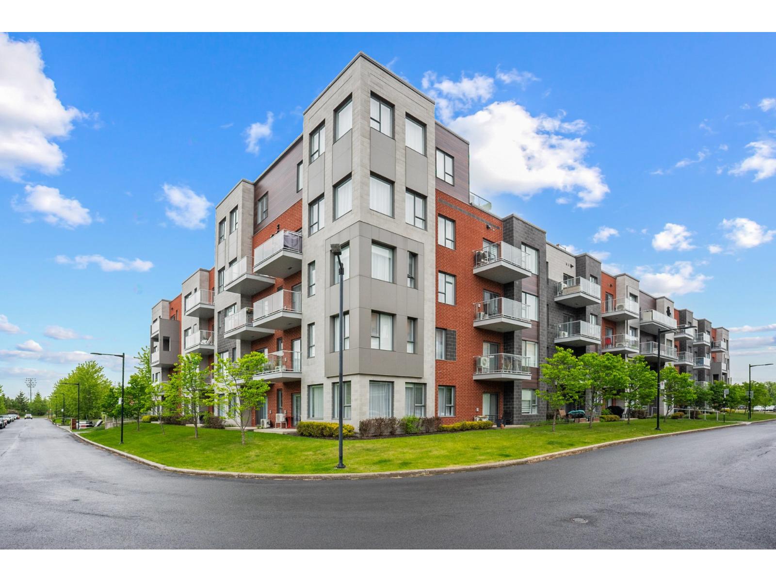 1475 Rue Gaston-Véronneau, #218, Longueuil (Le Vieux-Longueuil), Quebec J4N0H2