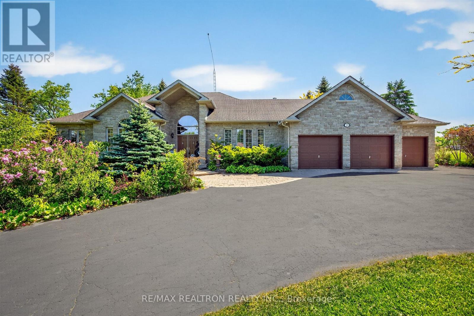 23 FAIRBAIRN GATE