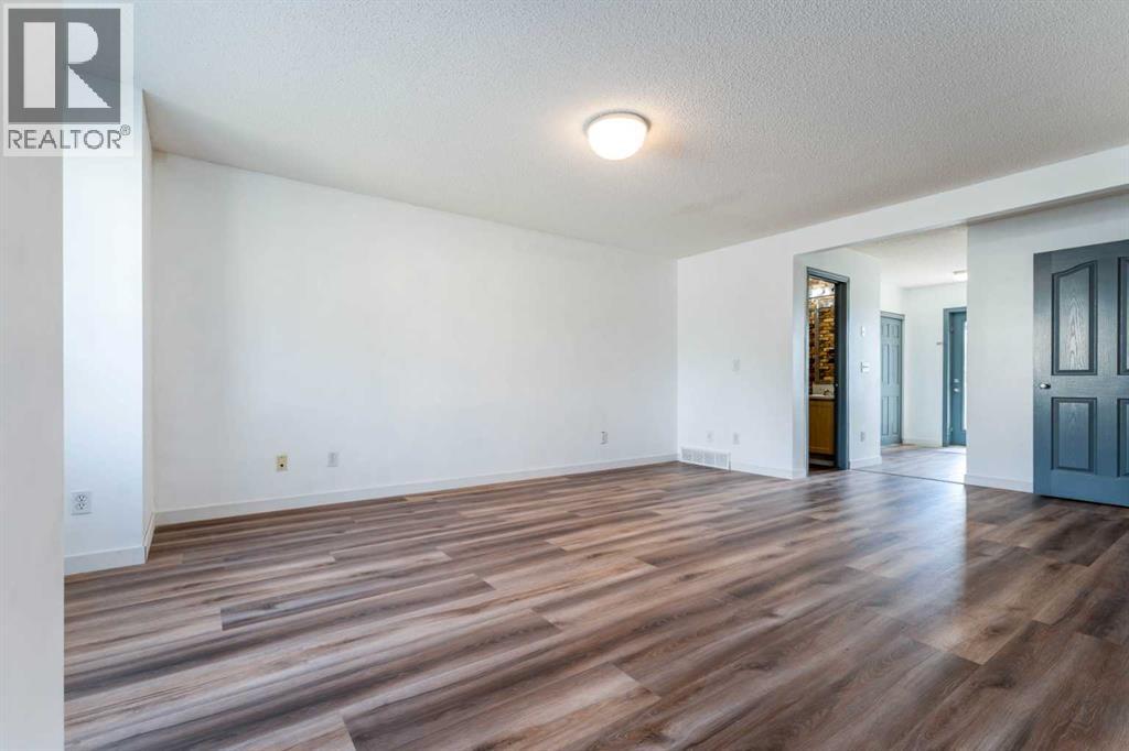 Row / Townhouse for Sale in 2102, 111 Tarawood Lane NE|Calgary, Alberta T3J5C2 5