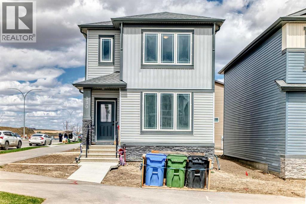 House for Sale in 330 Ambleton Drive NW|Calgary, Alberta T3P2B7 2