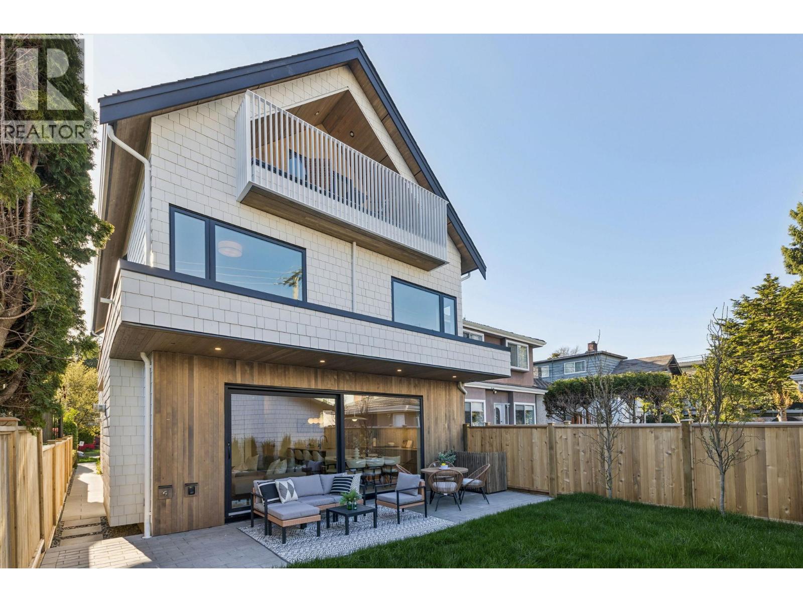 2 6040 LARCH STREET|Vancouver, British Columbia V6M4E4