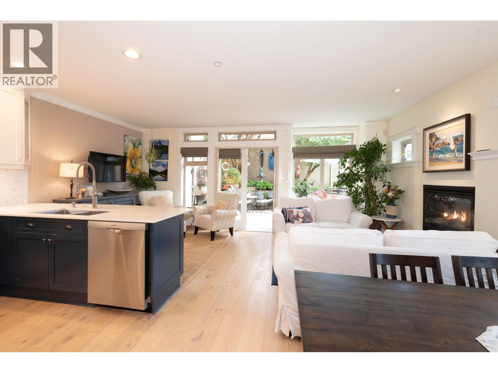 1978 W 12TH AVENUE|Vancouver, British Columbia V6J2E9