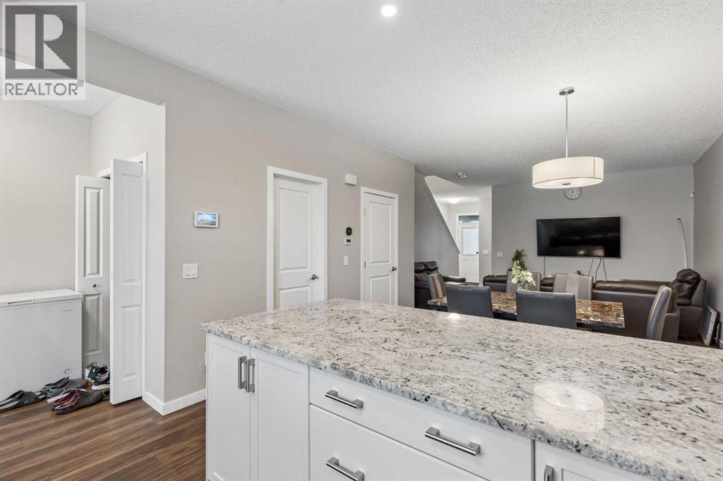 House for Sale in 291 Magnolia Square SE|Calgary, Alberta T3M2W6 4