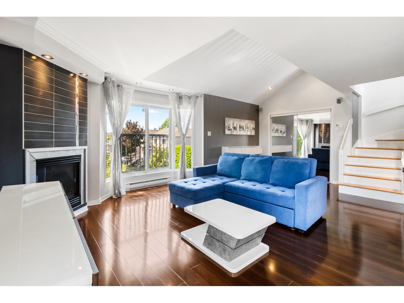 100 Rue Moquin, Longueuil (Le Vieux-Longueuil), Quebec J4L4W8