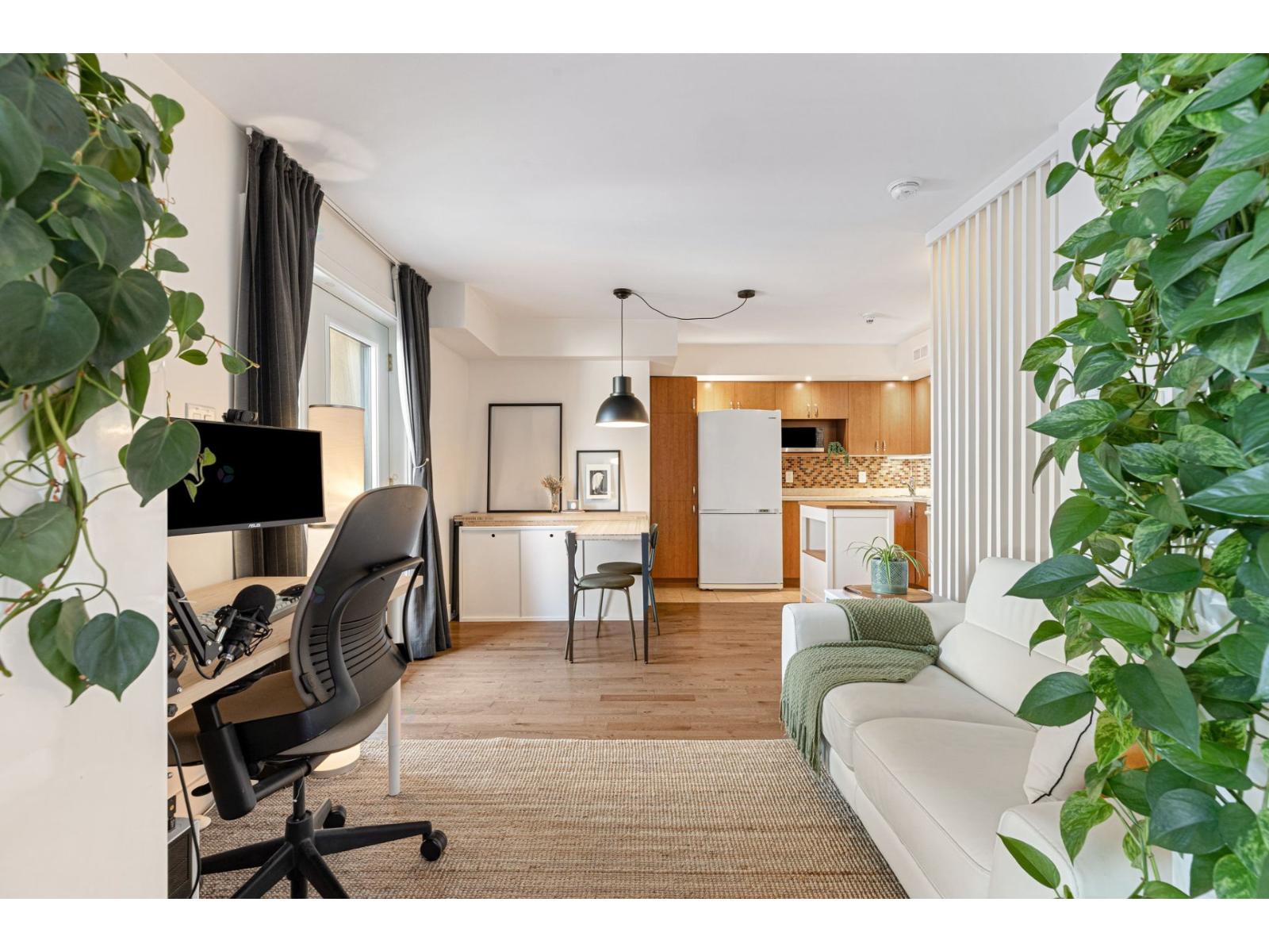 280 Ch. du Coteau-Rouge, #107, Longueuil (Le Vieux-Longueuil), Quebec J4J1W9
