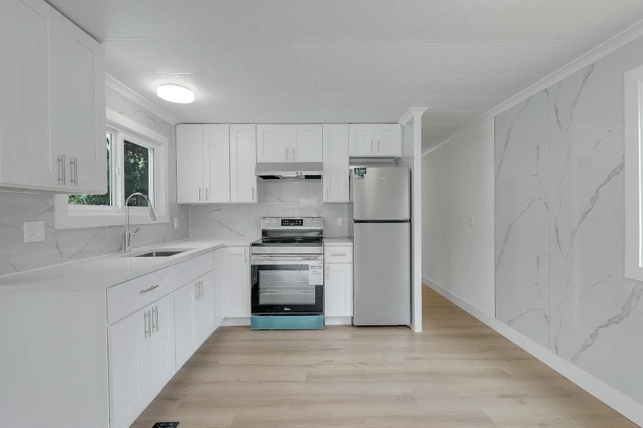 77 8220 KING GEORGE BOULEVARD, Surrey, British Columbia V3W6E1