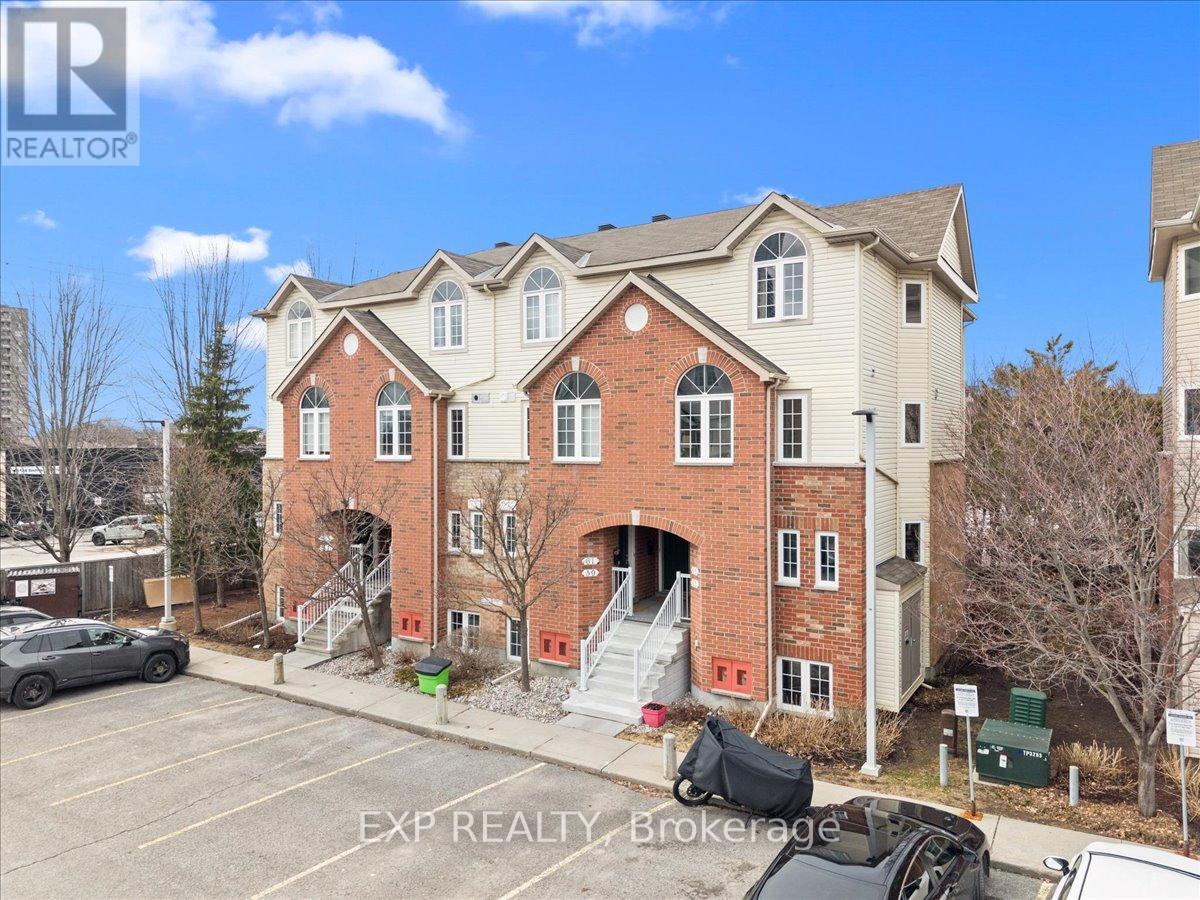 57 STEELE PARK PRIVATE, Ottawa, Ontario K1J0J2