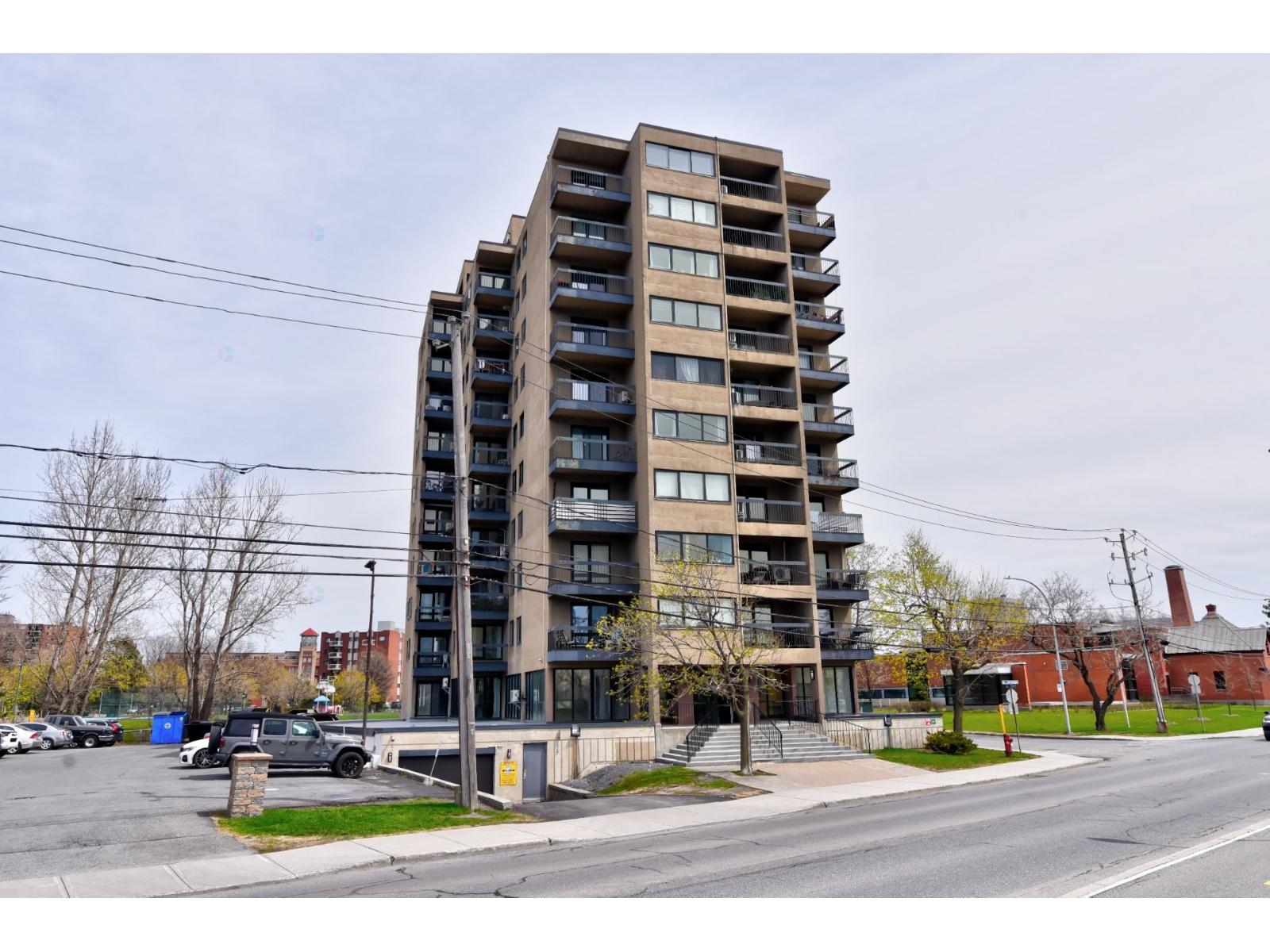 231 Rue Riverside, #109, Saint-Lambert, Quebec J4P1A3