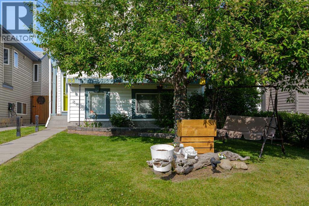 House for Sale in 63 Coventry View NE|Calgary, Alberta T3K5H4 3