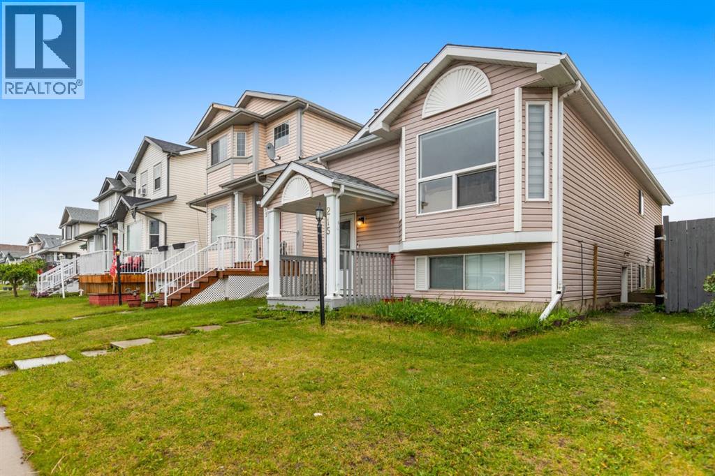 House for Sale in 215 Carmel Close NE|Calgary, Alberta T1Y6Z4 3