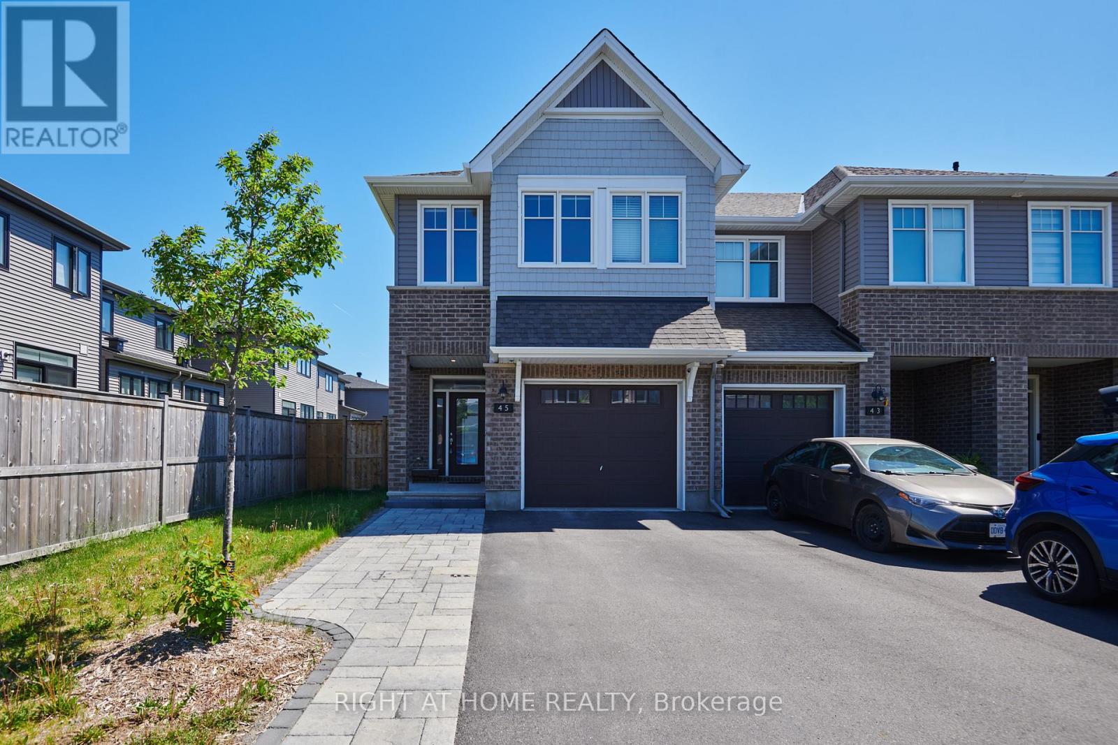 45 MANDEVILLA CRESCENT
