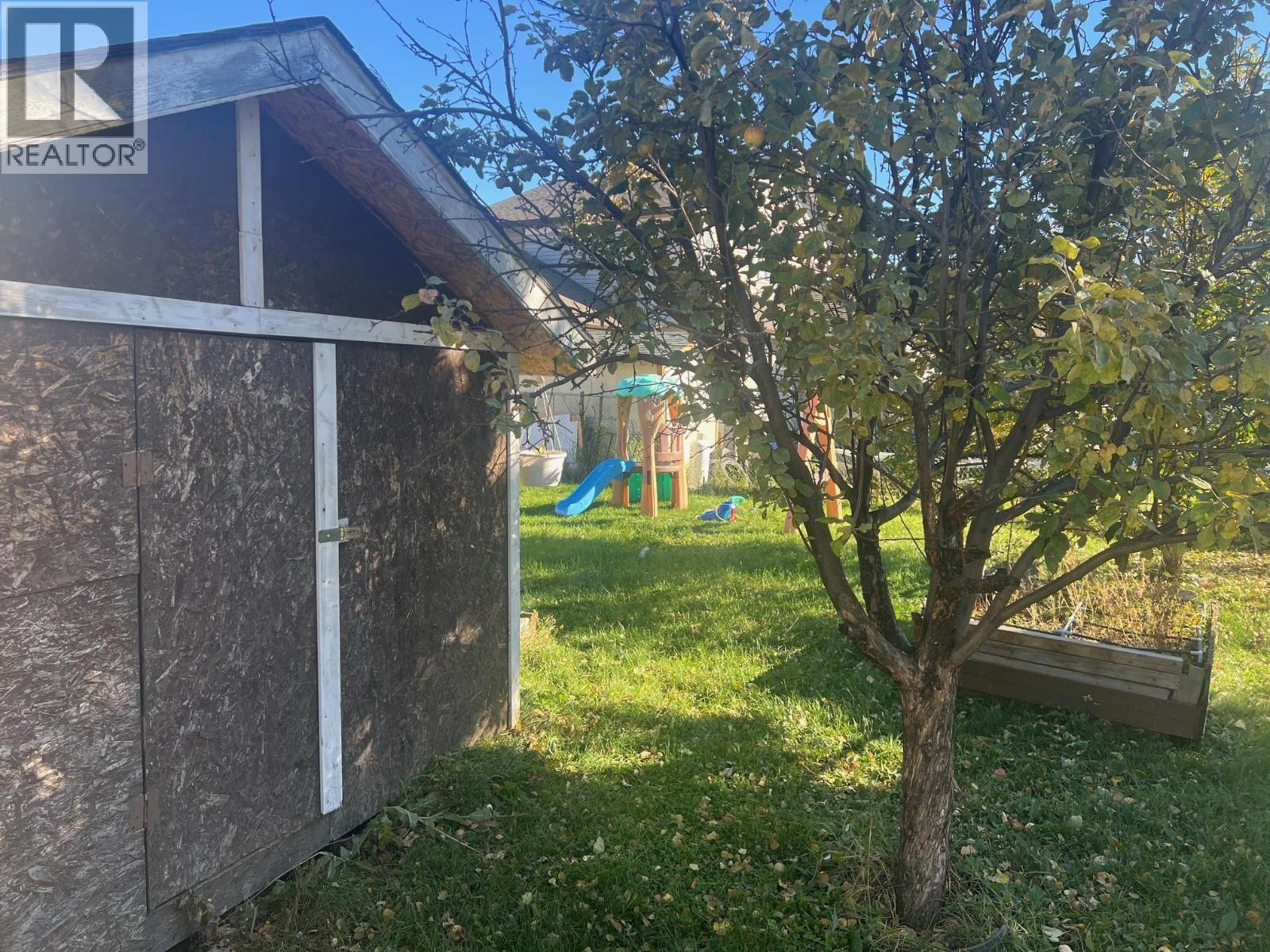 For sale: 4809 51A Avenue, Chetwynd, British Columbia V0C1J0