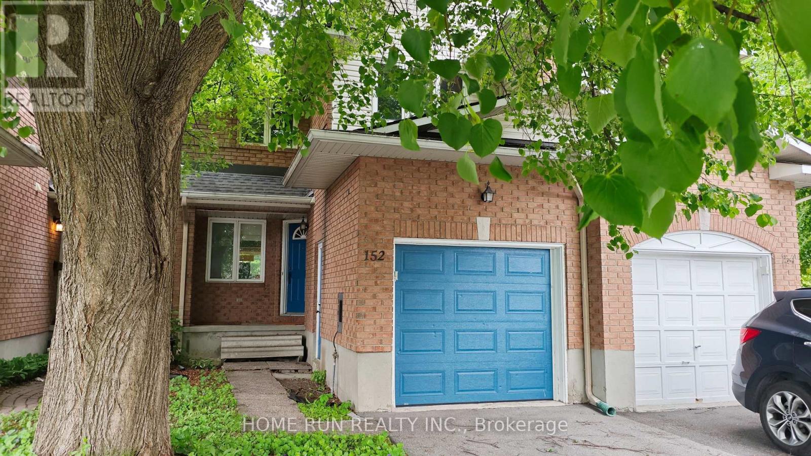152 THORNBURY CRESCENT