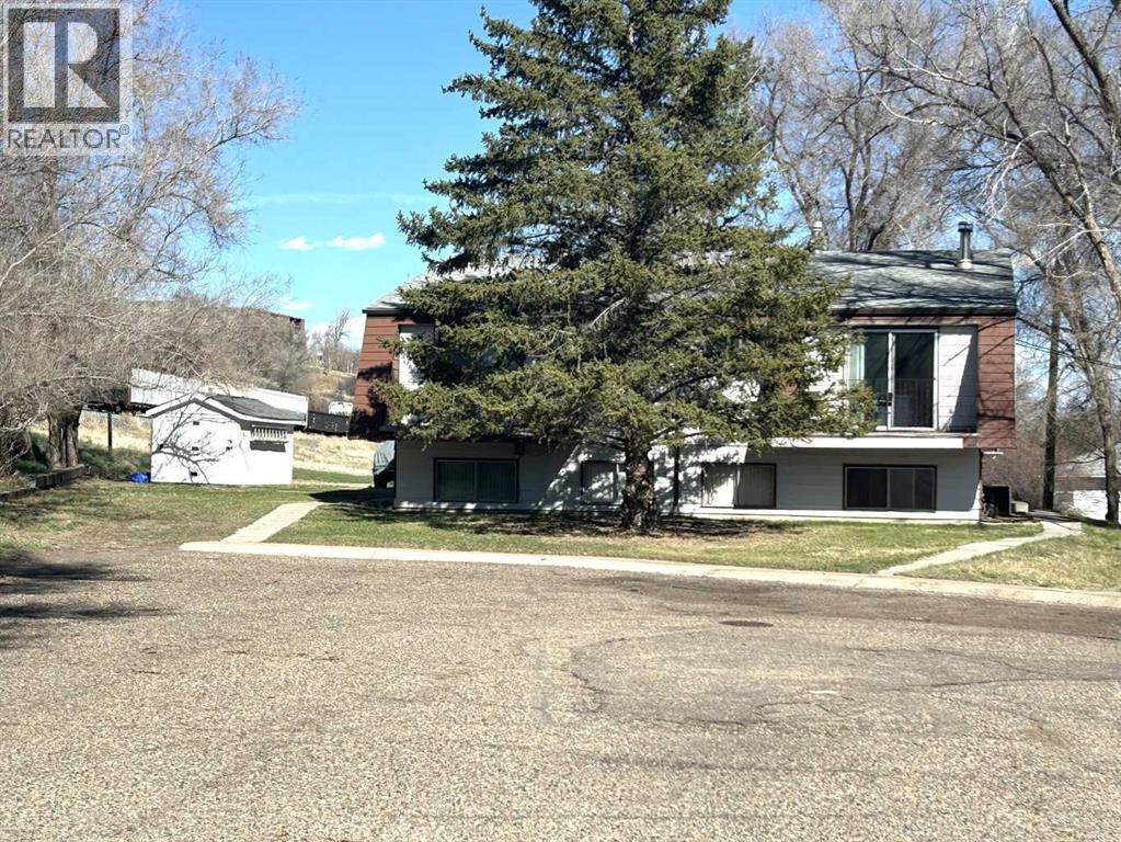 223 5 Street NW, Medicine Hat, Alberta T1A7X9