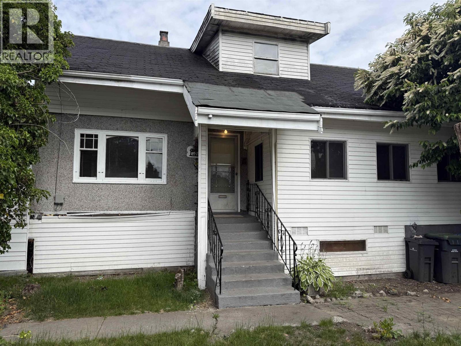 220 DEVOY STREET|New Westminster, British Columbia V3L4E7