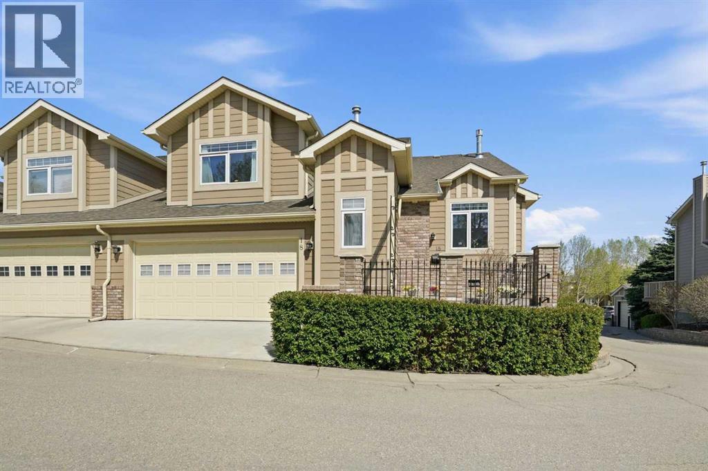 Row / Townhouse for Sale in 18 Varsity Estates Park NW|Calgary, Alberta T3A6A4