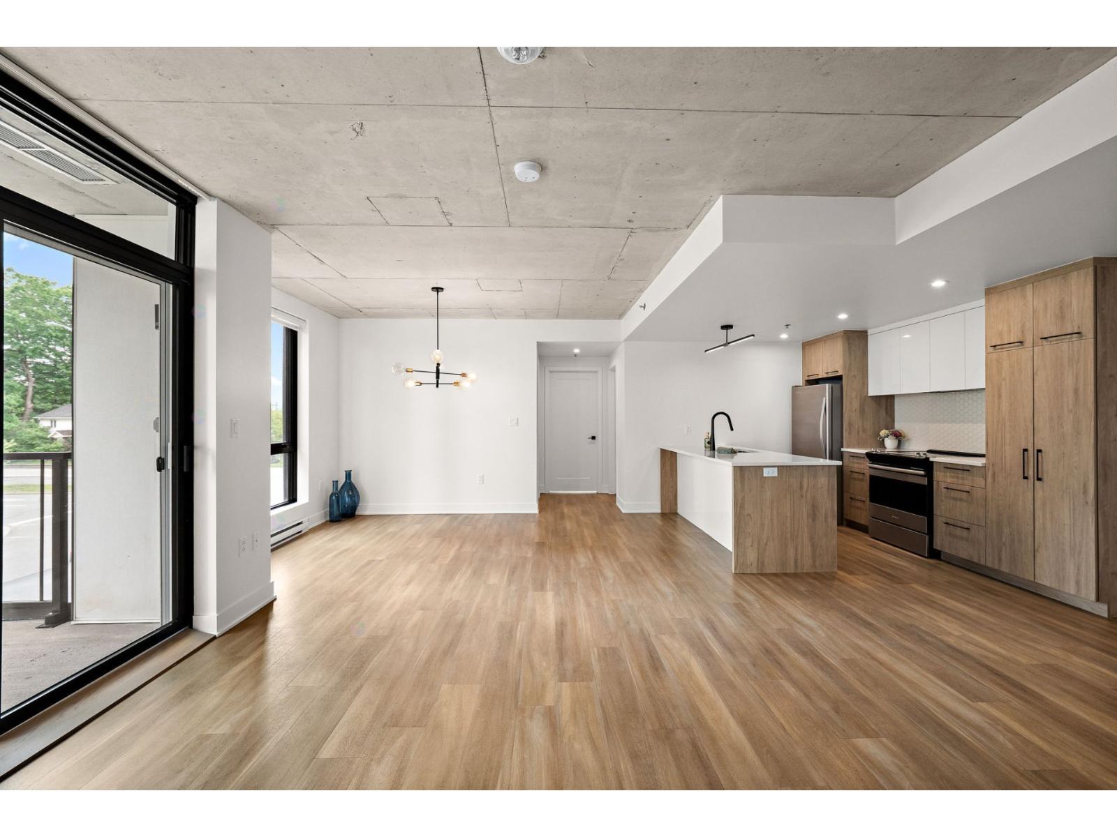 3460 Boul. St-Elzear O.