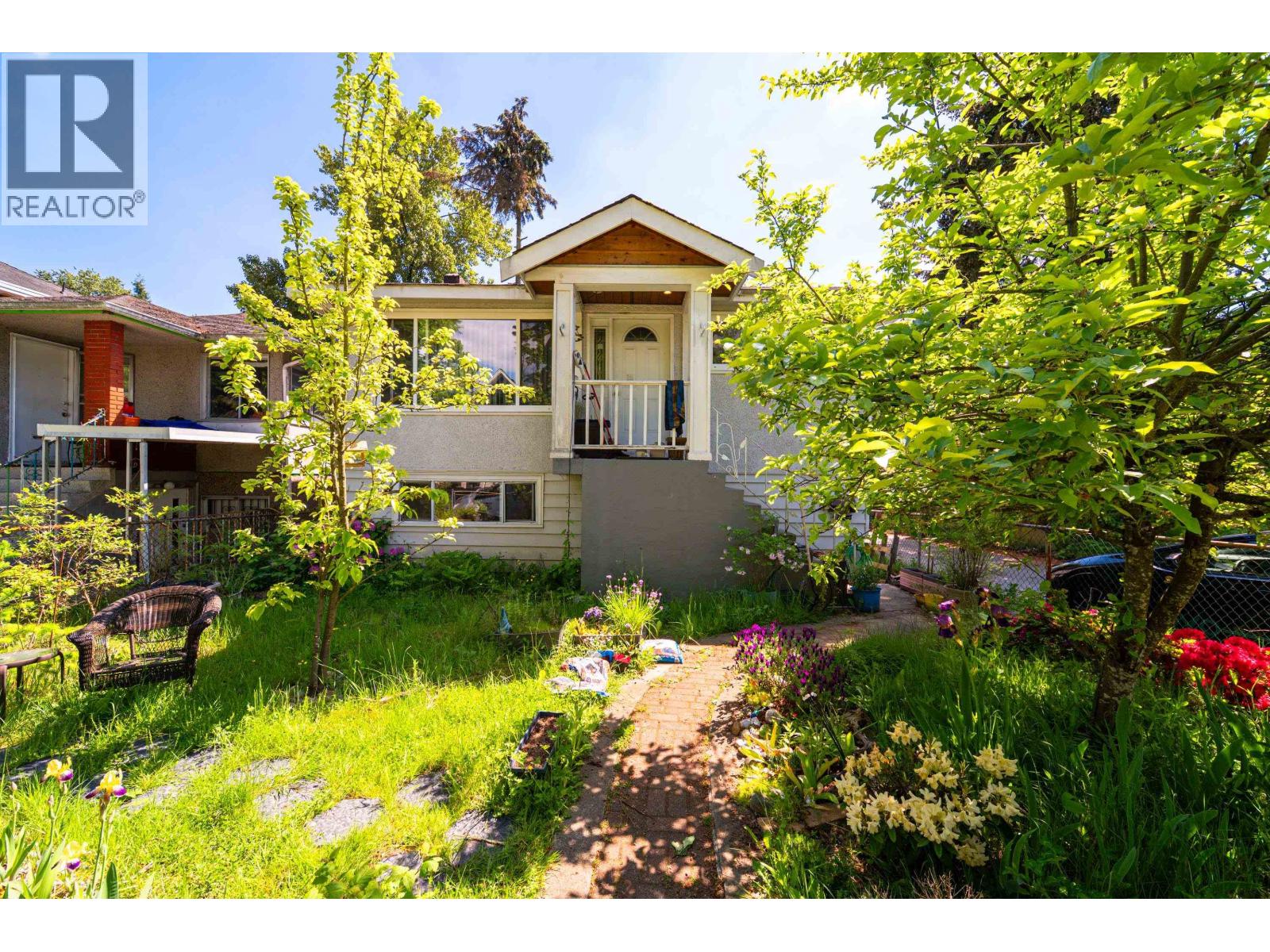 3446 WILLIAM STREET|Vancouver, British Columbia V5K2Z6