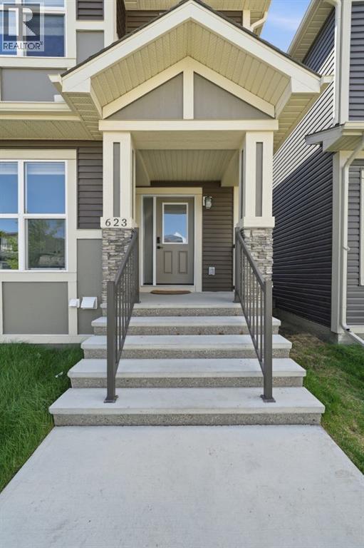 House for Sale in 623 Savanna Crescent NE|Calgary, Alberta T3J5P2 2