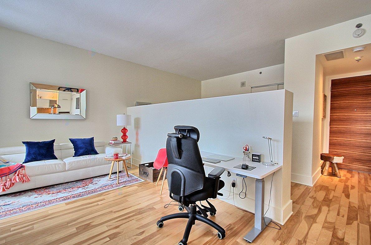 801 Rue de la Commune E.