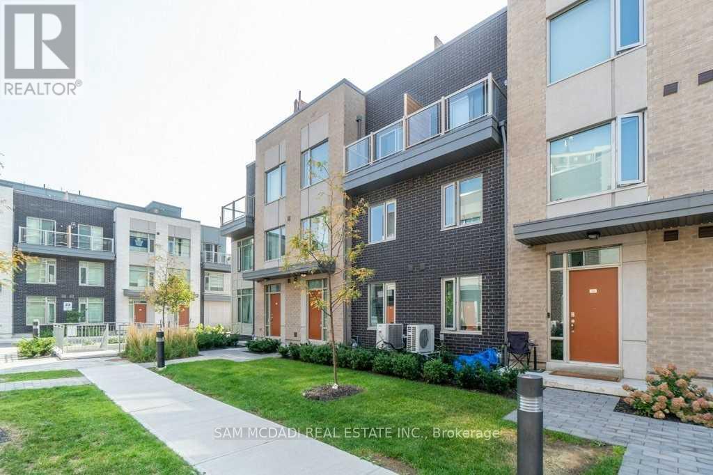 Row / Townhouse for Sale in 33 - 22 APPLEWOOD LANE|Toronto (Etobicoke West Mall), Ontario M9C2Z7 2