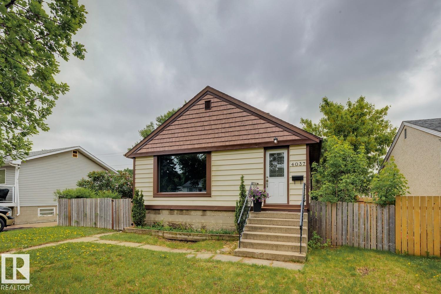 For sale: 4037 114 AV NW, Edmonton, Alberta T5W0S9 - E4492258