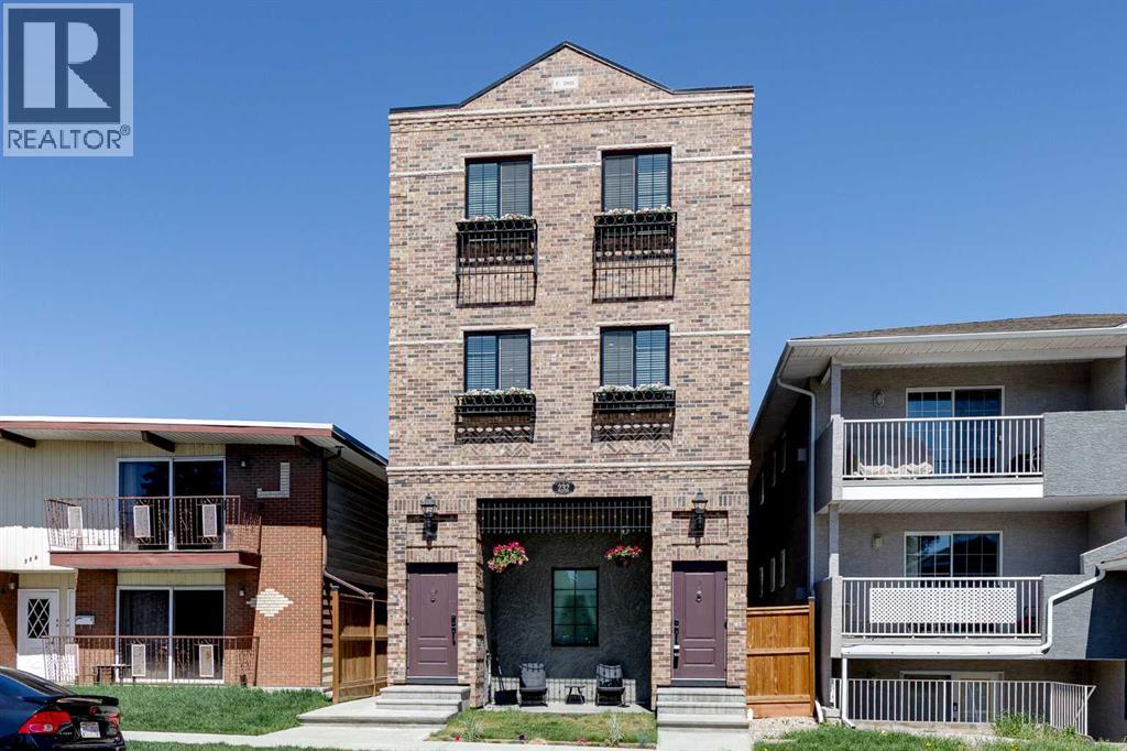 Row / Townhouse for Sale in 3, 232 20 Avenue NE|Calgary, Alberta T2E1P9