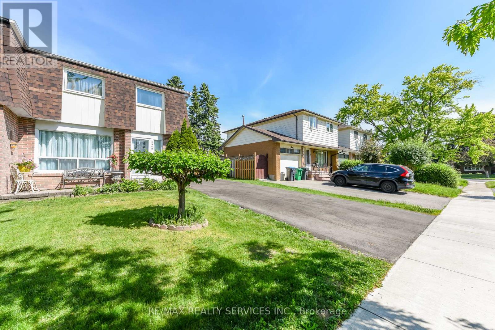 Row / Townhouse for Sale in 2569 LUNDENE ROAD|Mississauga (Clarkson), Ontario L5J3Y9 2