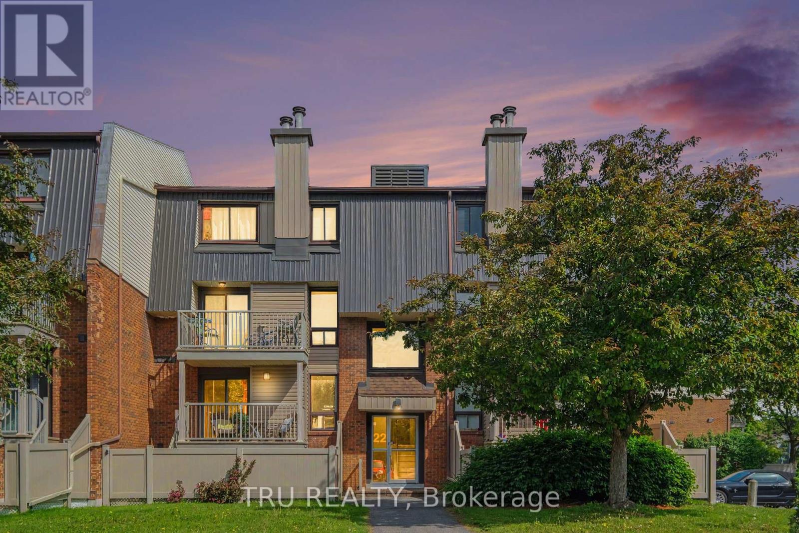 8 - 22 SWEETBRIAR CIRCLE